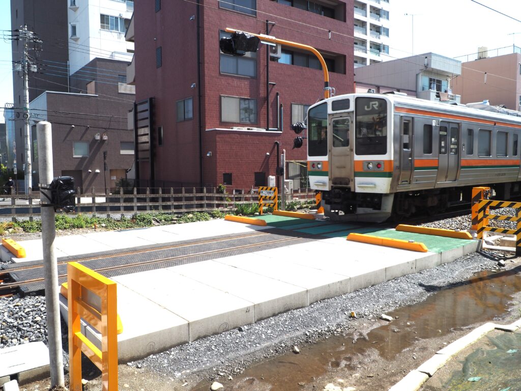 足利中橋架け替え工事に伴う踏切工事の写真です。