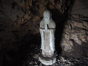胎内洞穴の文殊菩薩像の写真です。