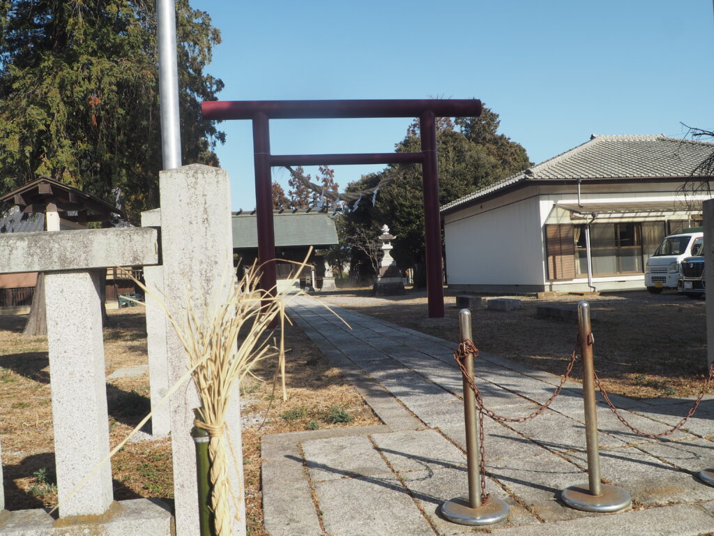 御厨神社正面鳥居の写真です。