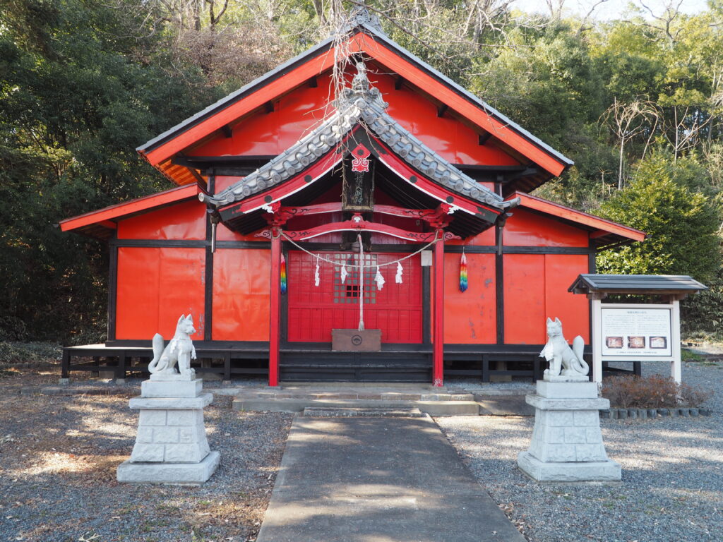 三崎稲荷神社社殿の写真です。
