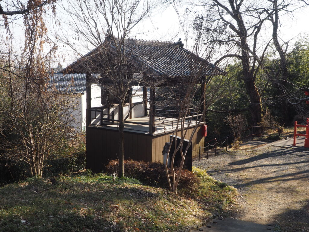 三崎稲荷神社：神楽殿の写真です