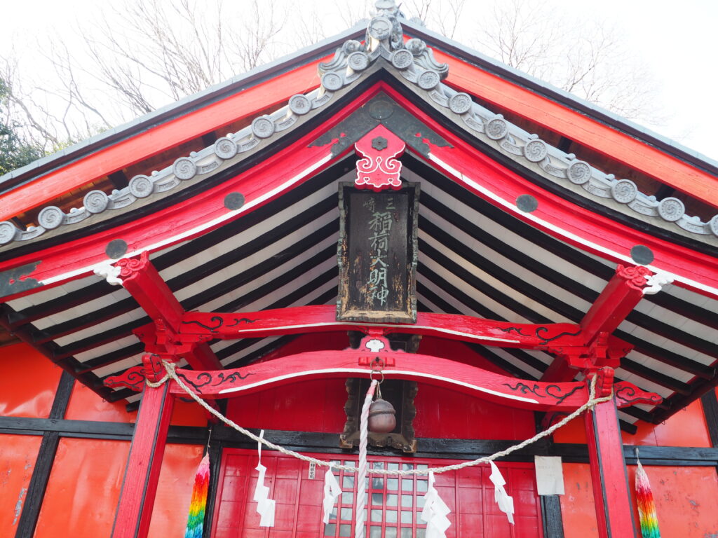 三崎稲荷神社：神額の写真です。
