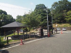 織姫神社：もみじ谷駐車場の写真です。