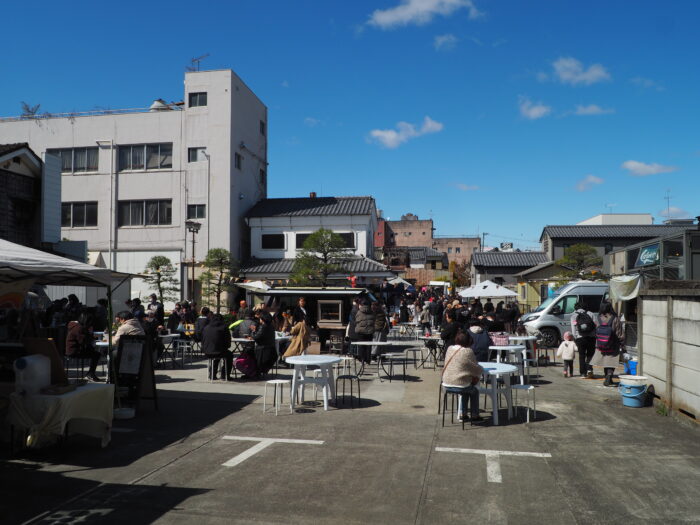 足利学校門前マルシェ:学校様通りの写真です。