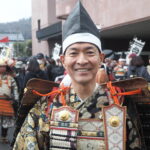 出陣前の足利市長さんの写真です。