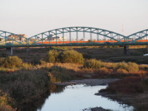 渡良瀬橋から臨む中橋の写真です。
