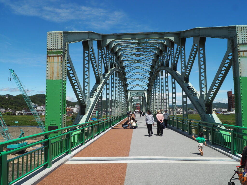 中橋3連アーチ橋の写真です。