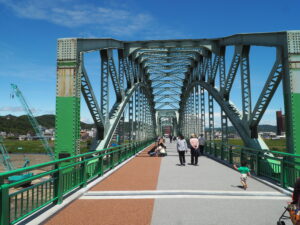 中橋3連アーチ橋の写真です。