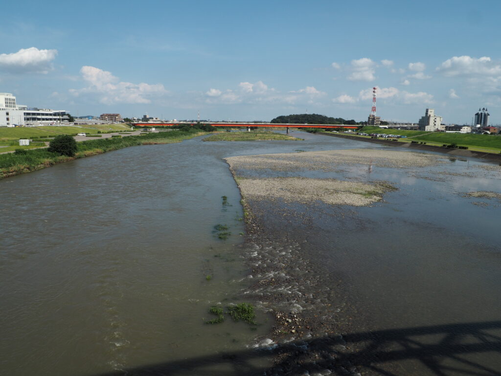 足利中橋架け替え工事:豪雨後の渡良瀬川の写真です。
