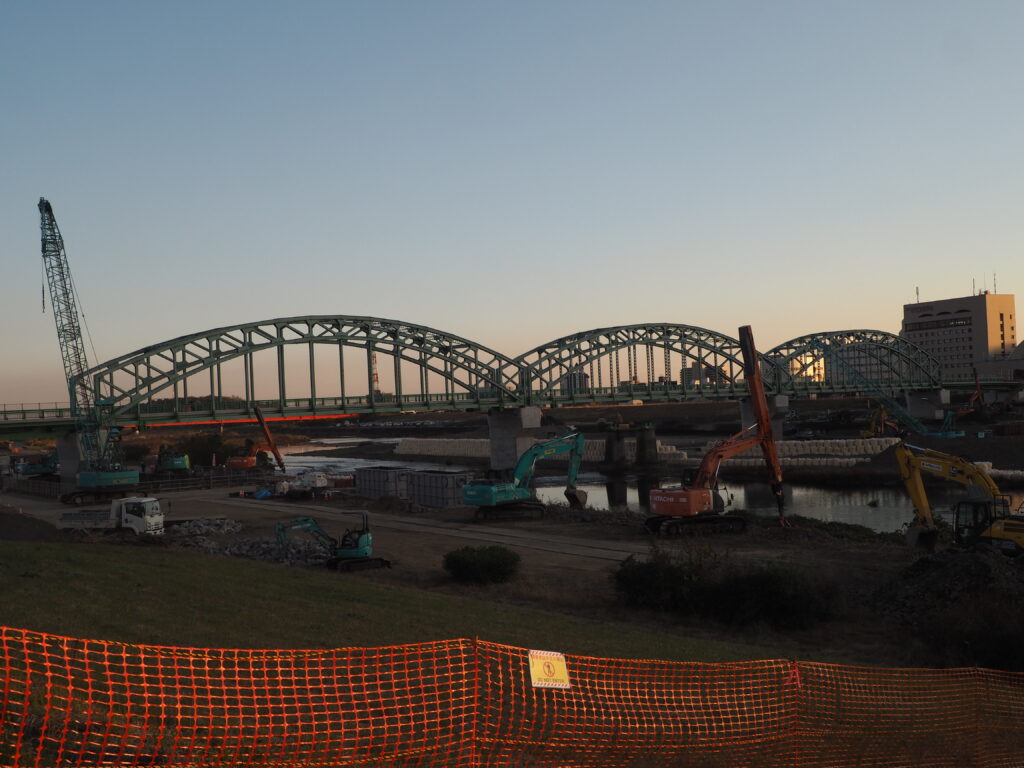 足利中橋架け替え工事・橋脚・橋台建設の写真です。