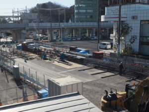 中橋架け替え工事：中橋南たもと付近の現場の写真です。