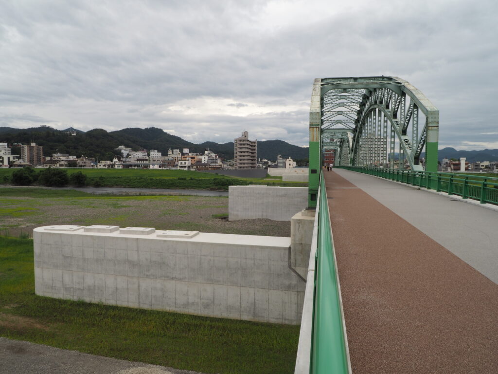 足利中橋架け替え工事:新建設される橋の橋脚の写真です。