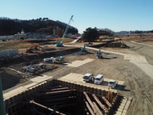 中橋架け替え工事：渡良瀬川右岸（南）3連アーチ上流の現場写真です。