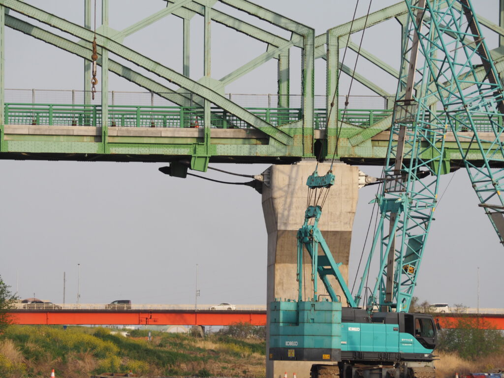 渡良瀬橋（中橋上流）から見た中橋架け替え工事の写真です。