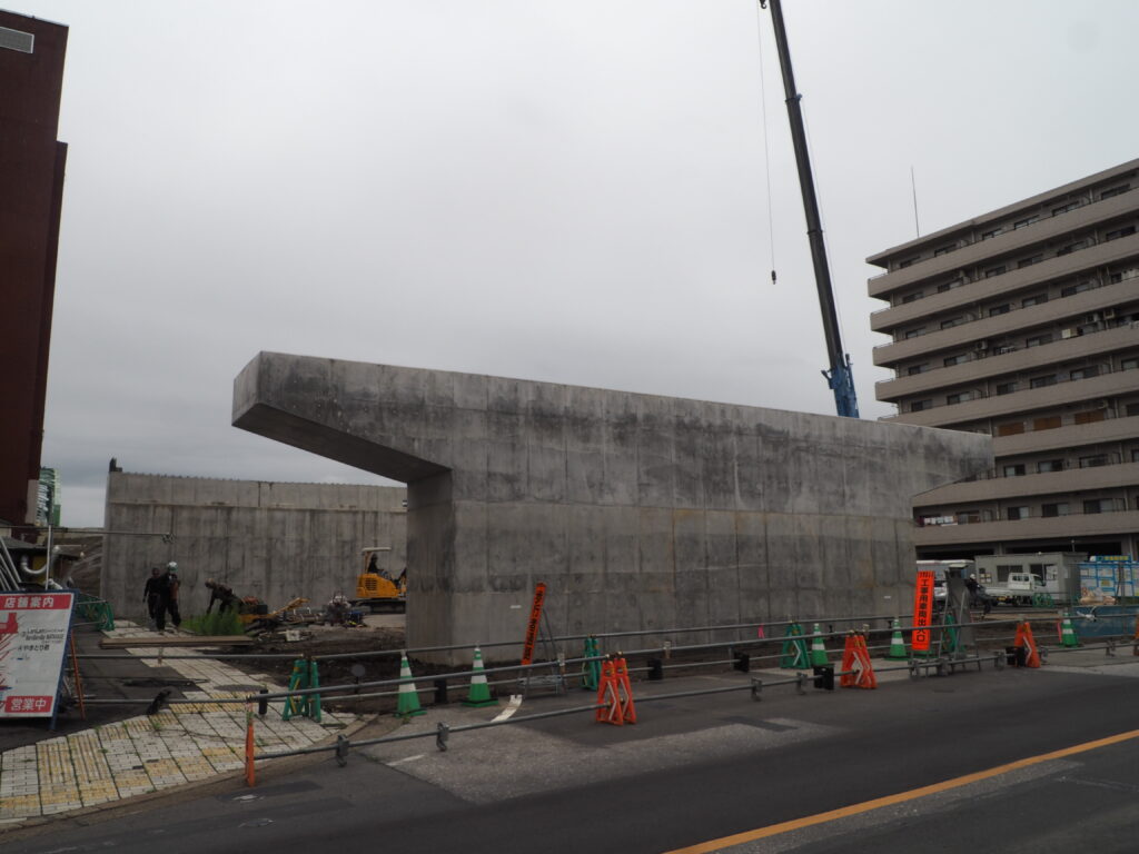 足利中橋架け替え工事:通り2丁目側工事の写真です路線橋工事の写真です。