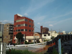 中橋北たもと上流側から望む風景写真です。