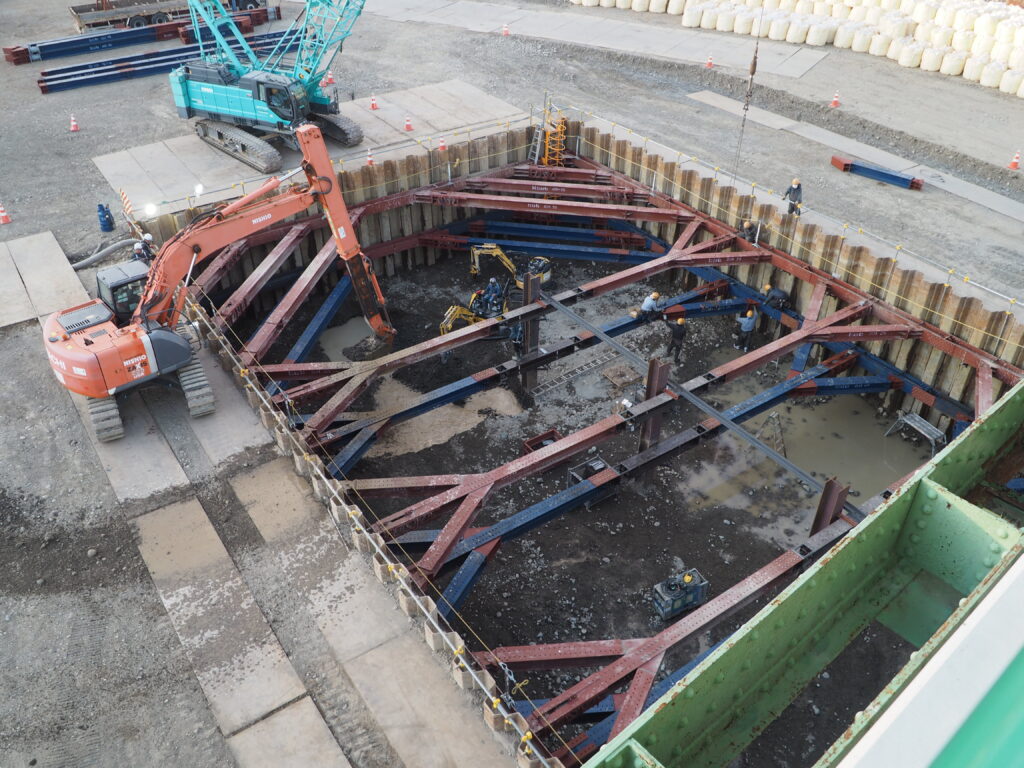 足利中橋架け替え工事・橋脚・橋台建設の写真です。