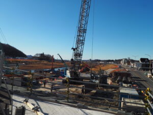 中橋架け替え工事：渡良瀬川右岸（南）3連アーチ上流の現場写真です。