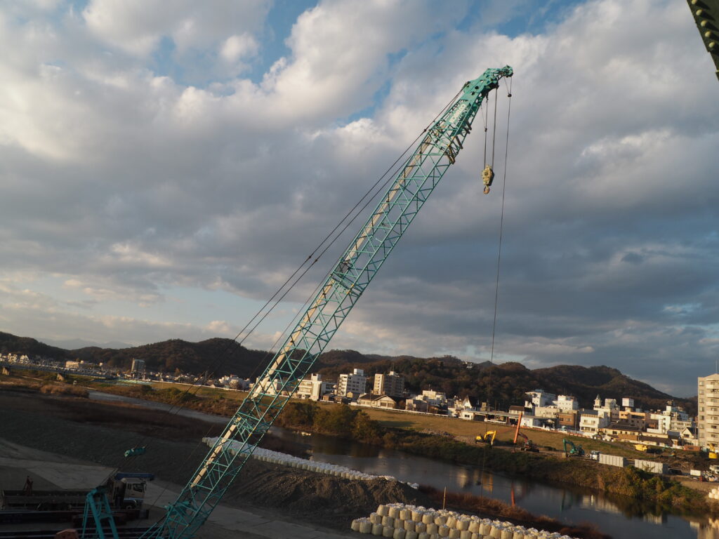 足利中橋架け替え工事・橋脚・橋台建設の写真です。