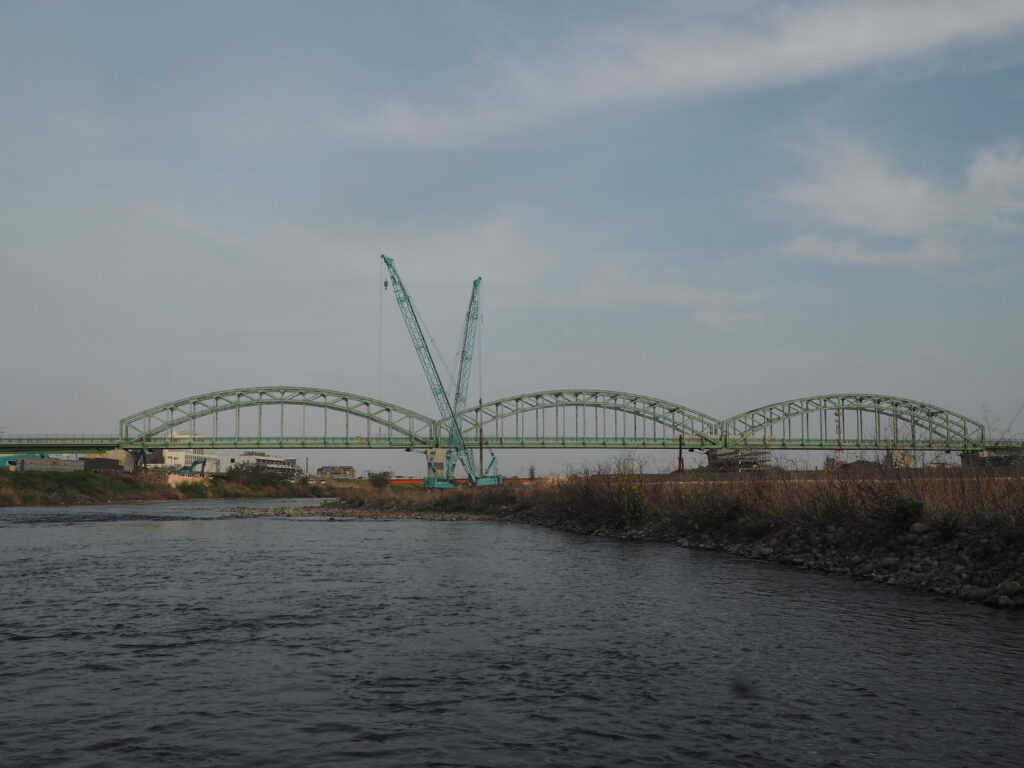渡良瀬橋（中橋上流）から見た中橋架け替え工事の写真です。