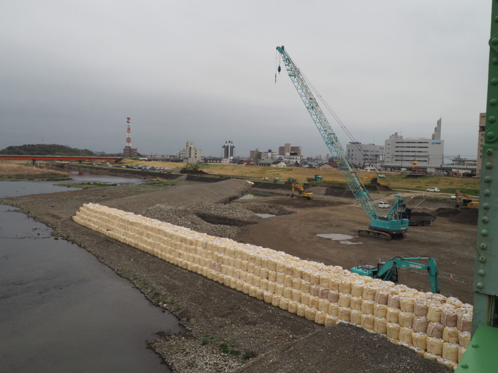 足利中橋架け替え工事の写真です。