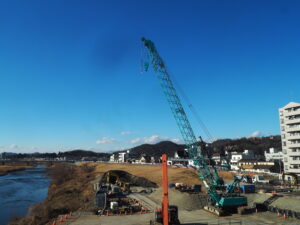 中橋架け替え工事・橋脚建設の写真です。