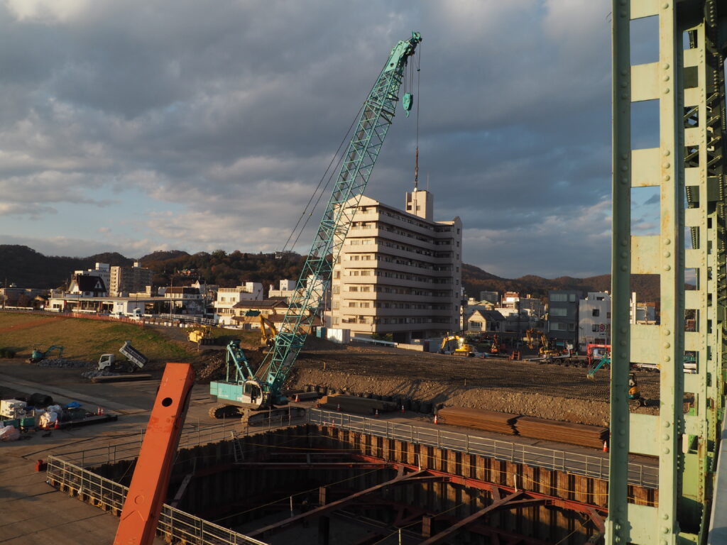 足利中橋架け替え工事・橋脚・橋台建設の写真です。