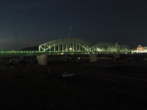 中橋新3連アーチ橋夜景の写真です。