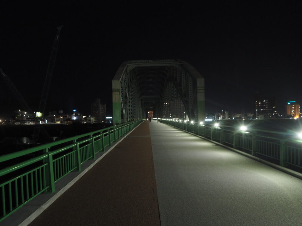 中橋新3連アーチ橋夜景の写真です。