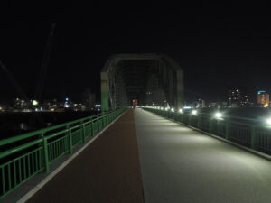 中橋新3連アーチ橋夜景の写真です。
