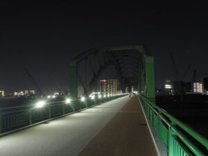 中橋新3連アーチ橋夜景の写真です。