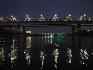 渡良瀬橋の夜景の写真です。