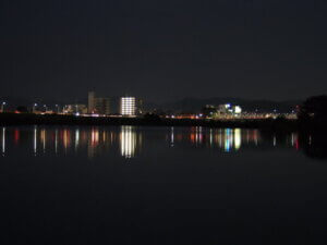 渡良瀬橋の夜景の写真です。