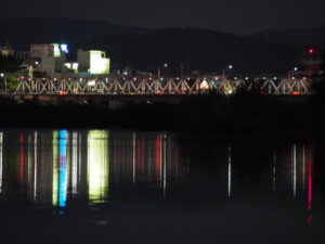 渡良瀬橋の夜景の写真です。