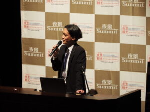 あしかがフラワーパークの取り組みを発表する早川社長の写真です。