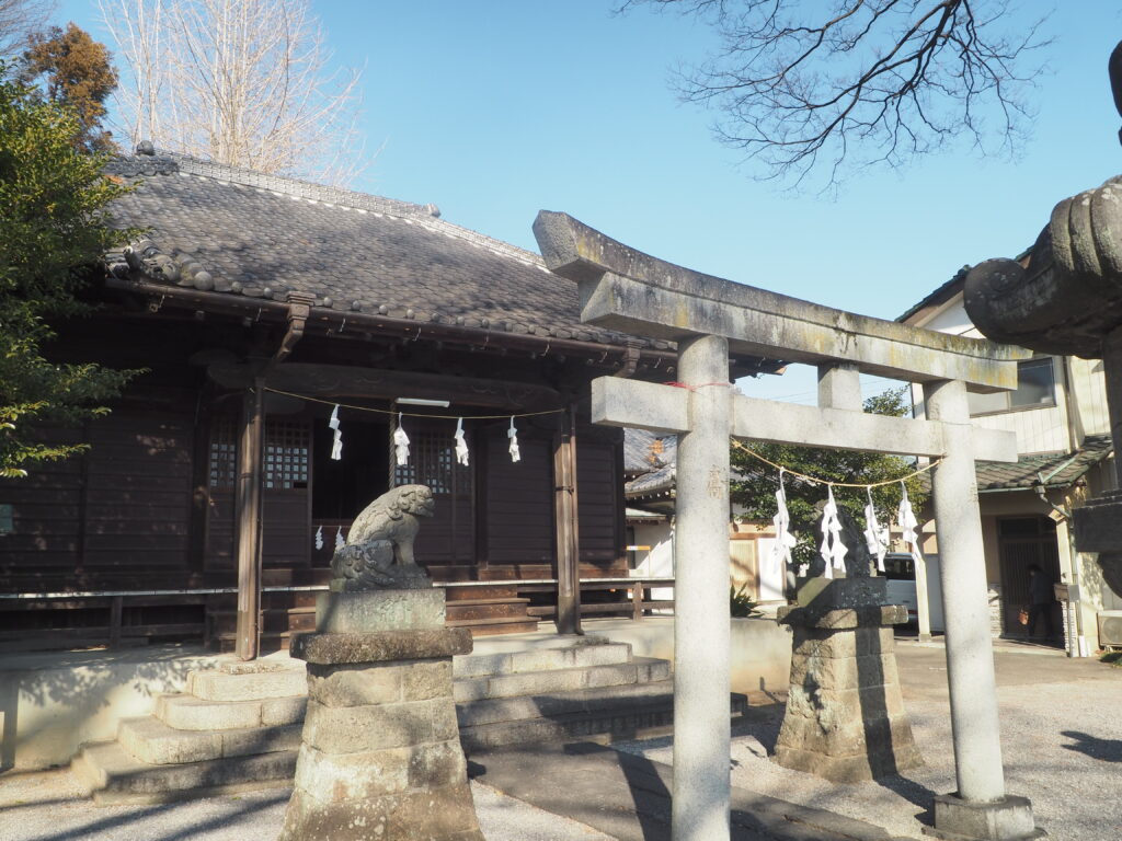 大原神社の鳥居と社殿の写真です。