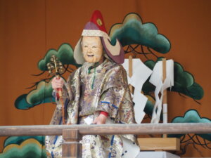 下野國一社八幡宮：奉納神楽「おきな」の写真です。