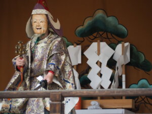 下野國一社八幡宮：奉納神楽「おきな」の写真です。