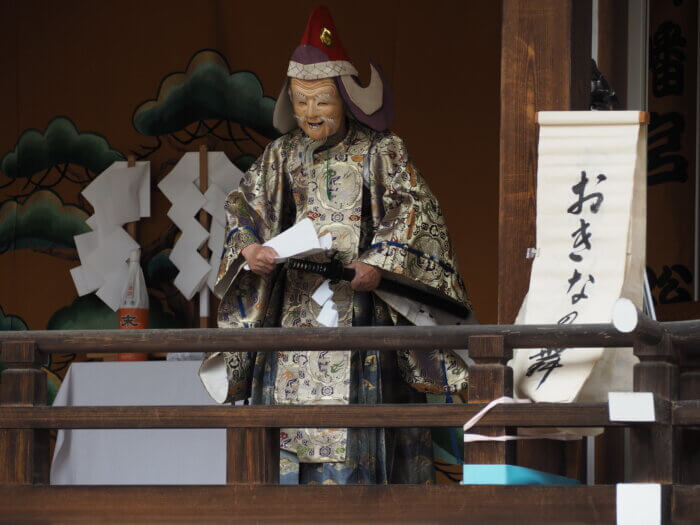 下野國一社八幡宮:奉納神楽「天狗の舞」の写真です。