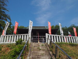 女浅間神社社殿の写真です。