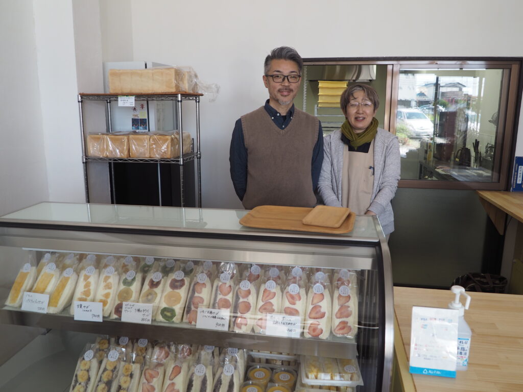まいにちしあわせ:開店当日の写真です。