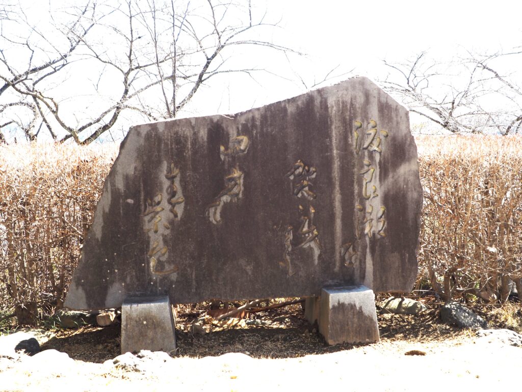 織姫公園:青木幸一露の句碑の写真です。