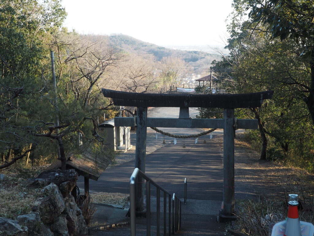 大山祇神社：参道と鳥居の写真です。