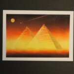 月と星とピラミッドのパステル画の写真です。