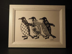 絵手紙：白黒アート「ペンギン」の写真です。