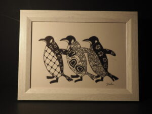 絵手紙:白黒アート「ペンギン」の写真です。