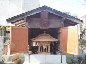 利性院閻魔堂：八坂神社の神輿の写真です。