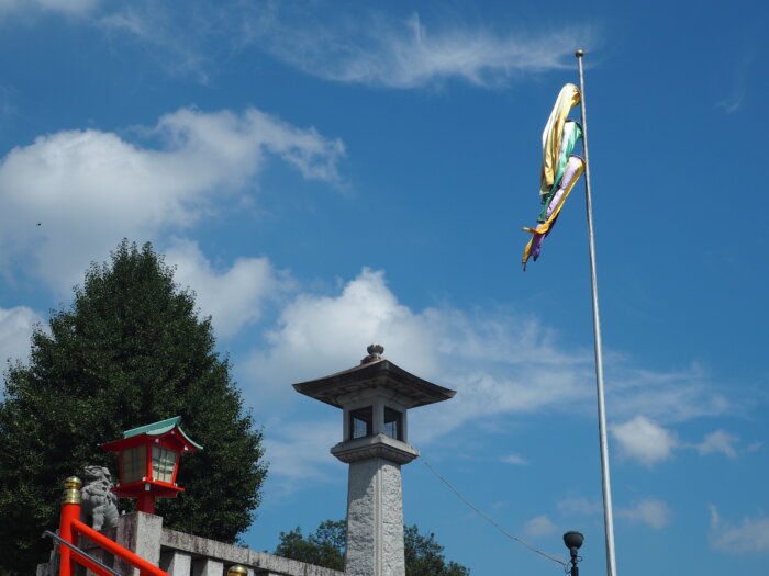 足利織姫神社：七色の吹き流しの写真です。