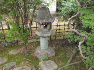 蓮華寺型灯籠の写真です。