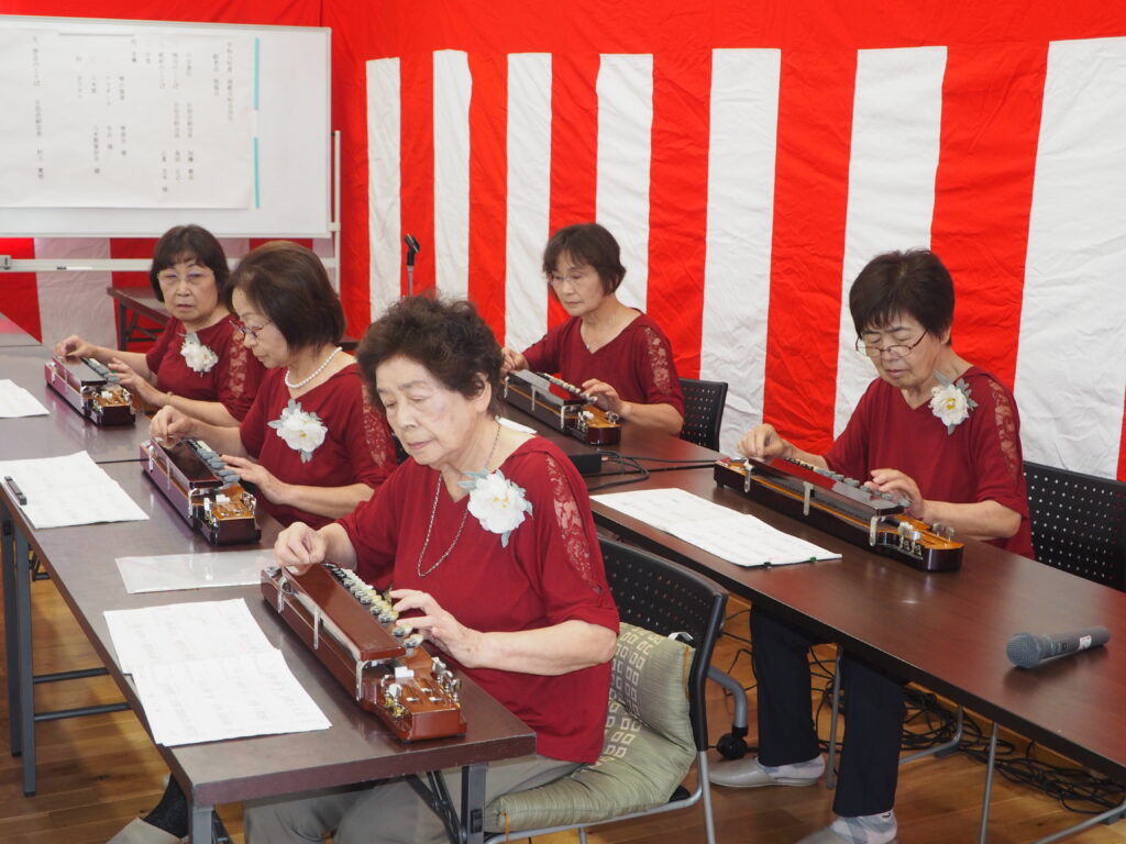 敬老会：祝賀会の写真です。